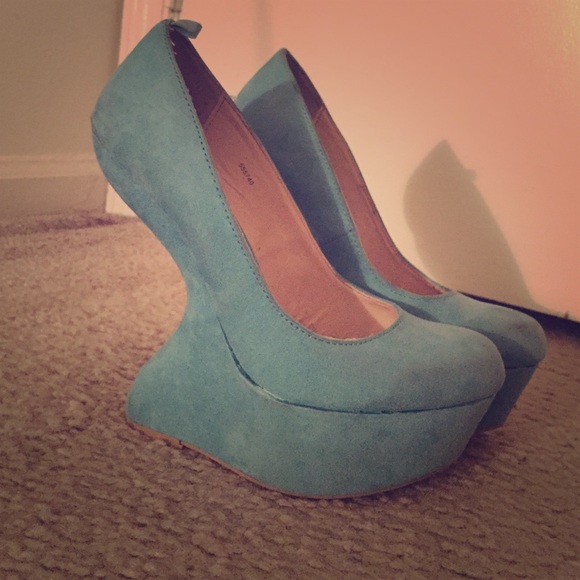 Wedge heels