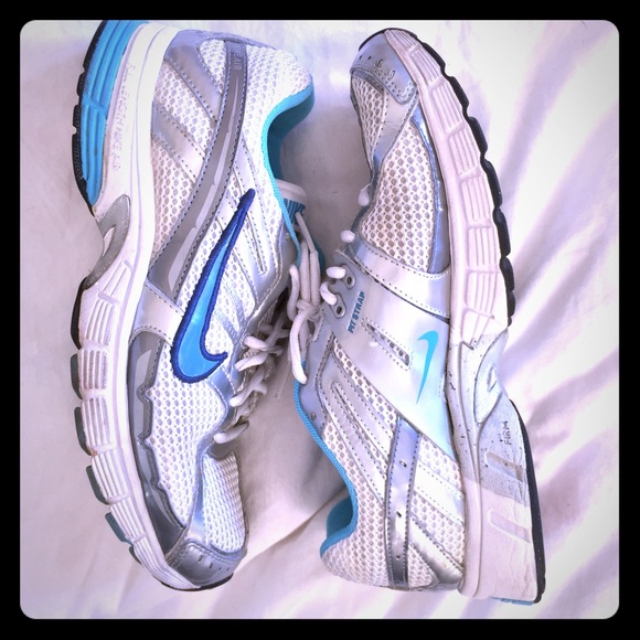 NIKE running shoe Blue/white sz 9.5