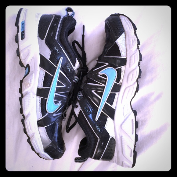 Nike running shoe sz 9. Black/blue