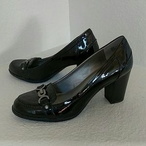 Classy black patent leather pumps