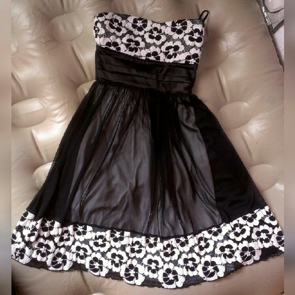 SOLD Ladies Size small - Super Cute Dress