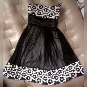 SOLD Ladies Size small - Super Cute Dress