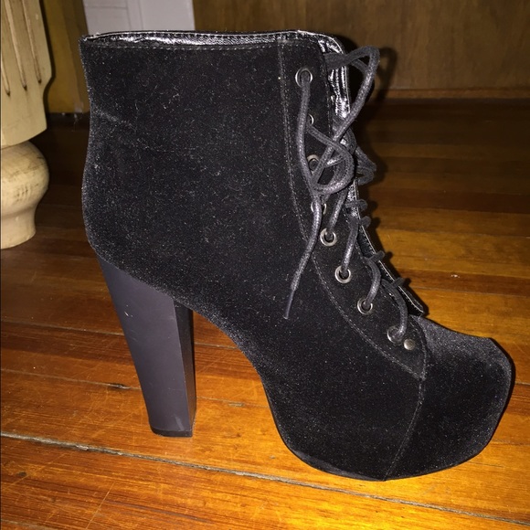 Chic boots