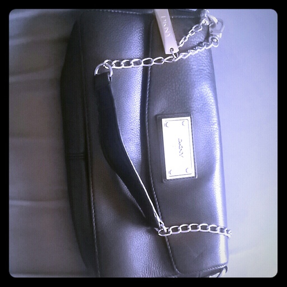 Genuine leather DKNY SHOULDER BAG. Black