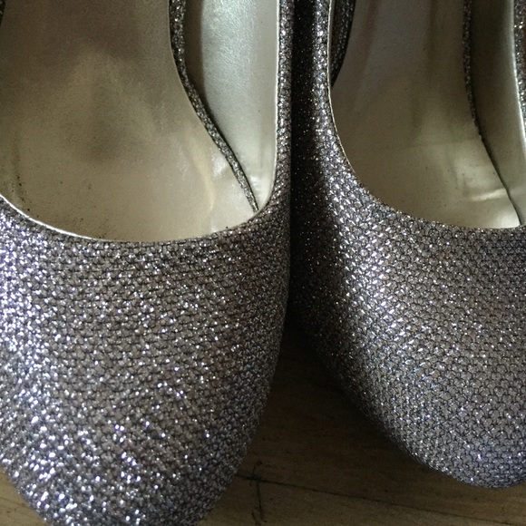 Gold/champagne glitter heels ✨ - Picture 2 of 3