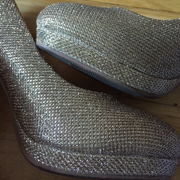 Gold/champagne glitter heels ✨ - Picture 3 of 3