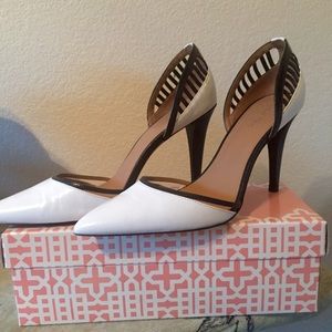 👠Calvin Klein white pumps👠