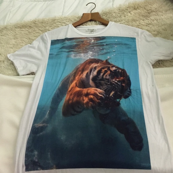 Tiger graphic tee