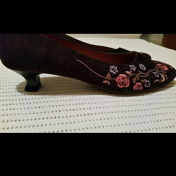 European brand shoes NWOT - Picture 2 of 4