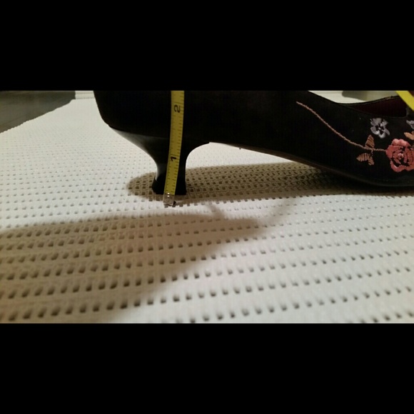 European brand shoes NWOT - Picture 4 of 4