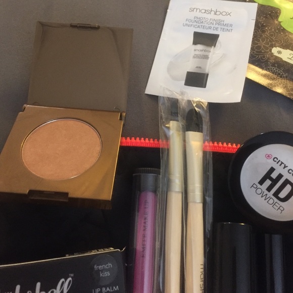 Makeup samples with bag - Picture 2 of 4