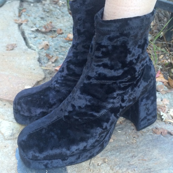 Shoes - VINTAGE Black Velvet Ankle Boots