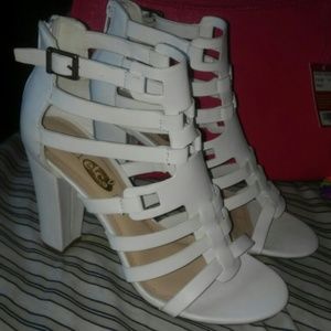 White heels 9.5/10