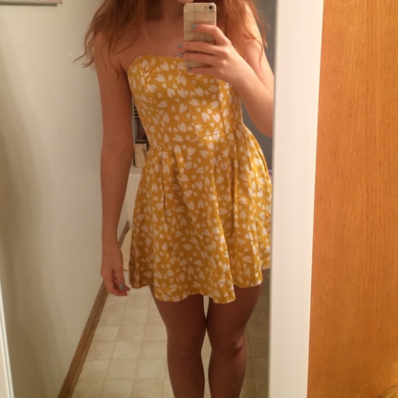Strapless yellow patterned dress