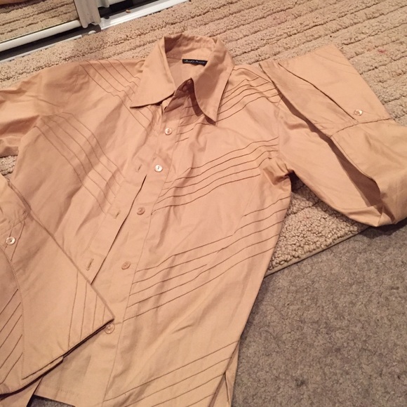 Woman's button down - Picture 4 of 4