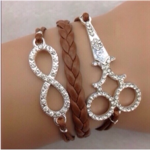 Jewelry - Hairstylist Bracelet✨5 available✨