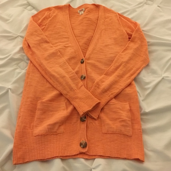 Orange sweater! - Picture 2 of 3