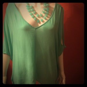 Cute teal flowy shirt