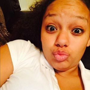 Meet your Posher, Gloria