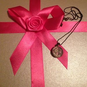 Small charm Paris necklace.