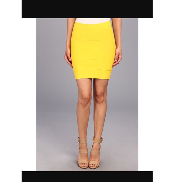 BCBGMAXAZRIA skirt- Siomoe texture power - Picture 1 of 4