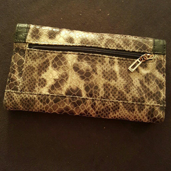 Guess Wallet - Picture 3 of 4