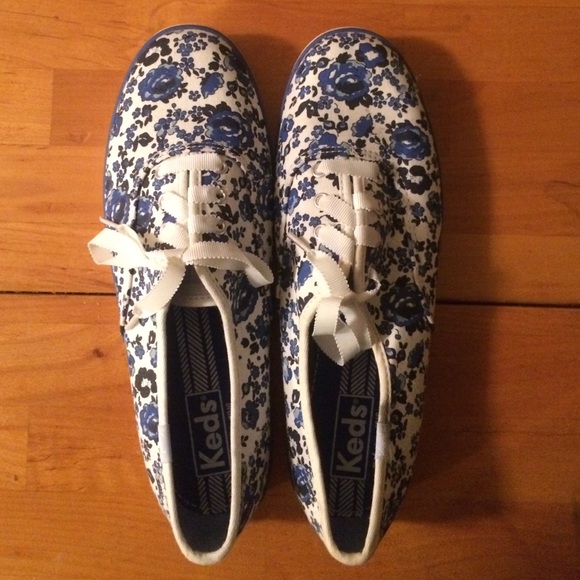 New blue and white floral keds