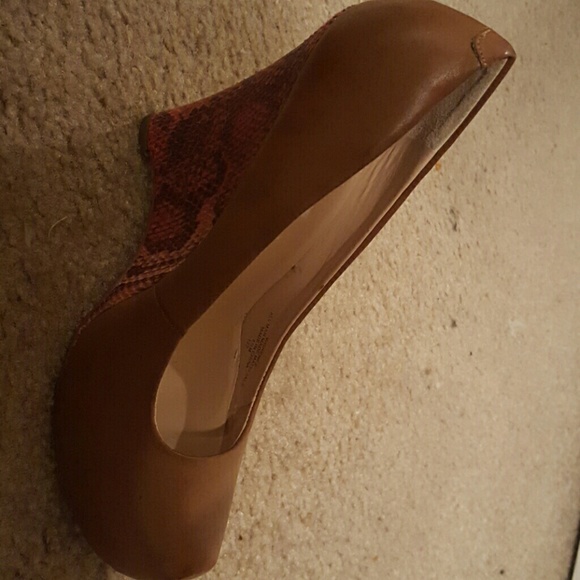 Gorgeous Guess Wedges