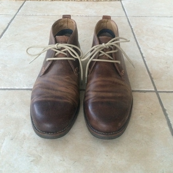 Men's size 11.5 Tommy Bahama Chukka Boots.