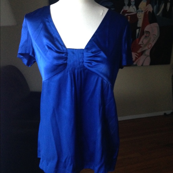 Adorable blue top.