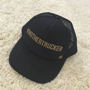Snapback trucker hat black