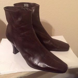 Impo stretch dark cherry brown boots