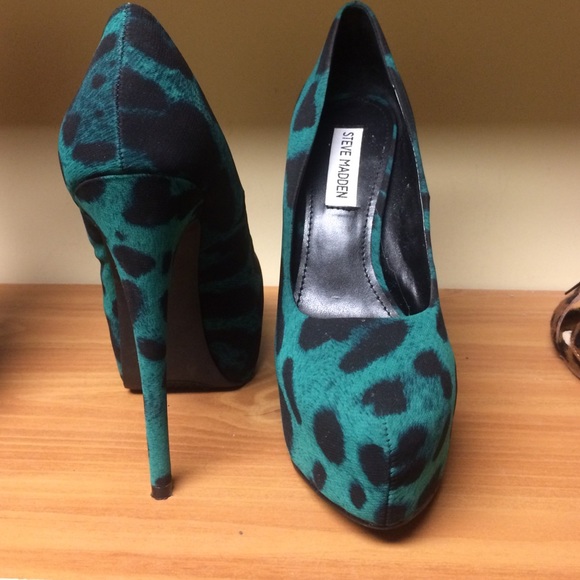Steve Madden Leopard pump
