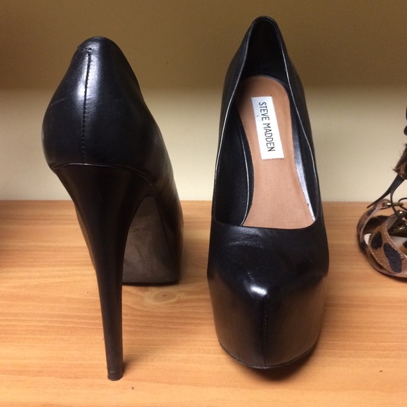 Steve Madden Black Pump