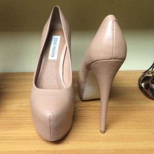 Steve Madden blush pump