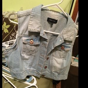 Cropped denim jacket