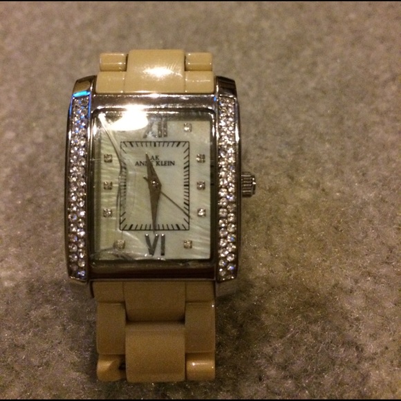 🚺Anne Klein Tan Watch - Picture 2 of 2