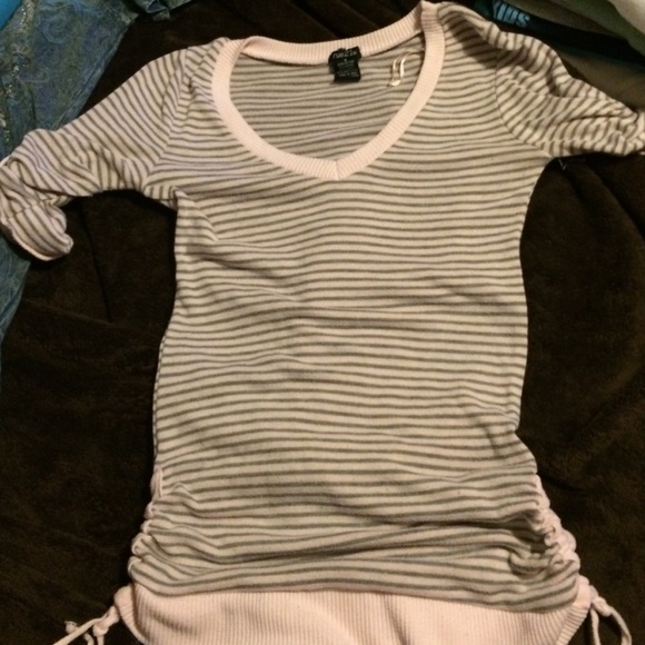 Rue21 lite pink n grey sweater