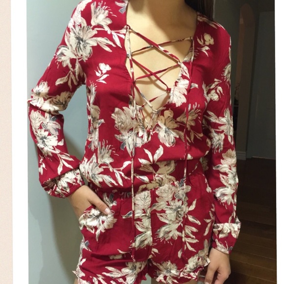 Lace up Floral printed Romper NWT - Picture 3 of 4
