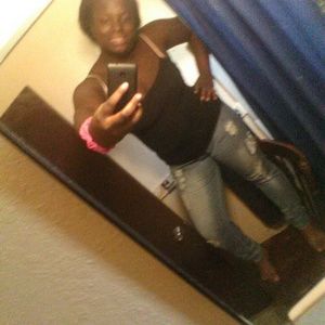 Meet your Posher, Latoya