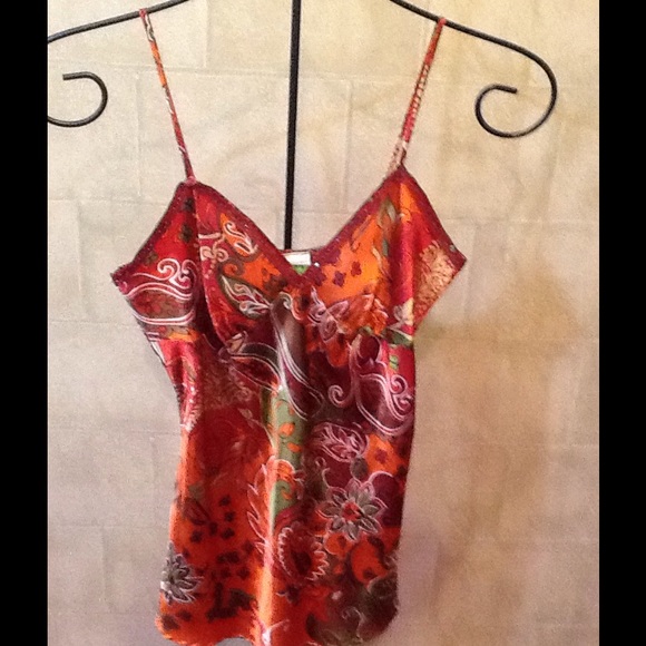 Fun, flirty top-Great with jeans, skirt or shorts!