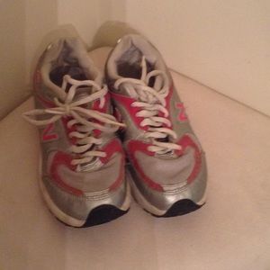 Pink New Balance 2000