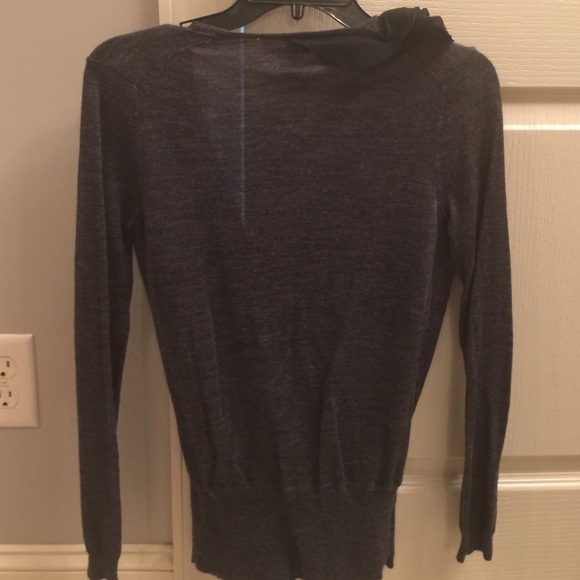 Too small - Picture 3 of 3