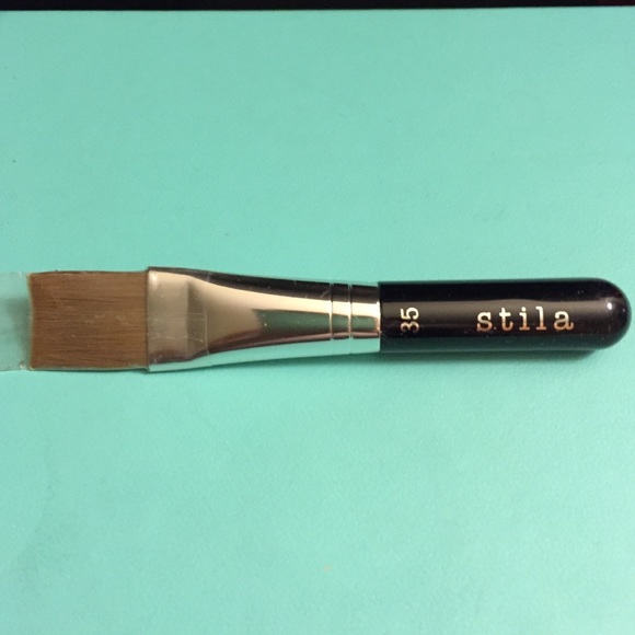 Stila No. 35 foundation brush- NWOT