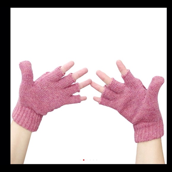 💕Fingerless Gloves in Pink💕 - Picture 2 of 4
