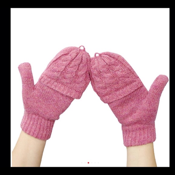 💕Fingerless Gloves in Pink💕 - Picture 3 of 4