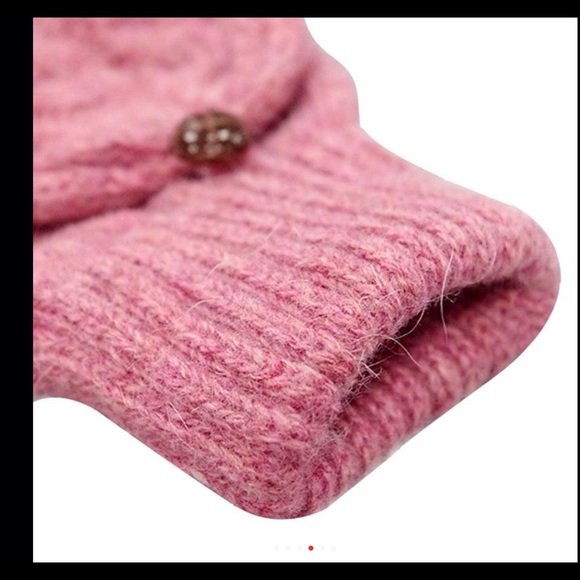 💕Fingerless Gloves in Pink💕 - Picture 4 of 4