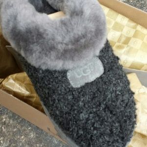 🎄🎁Genuine UGG wool slip-on🎁🎄