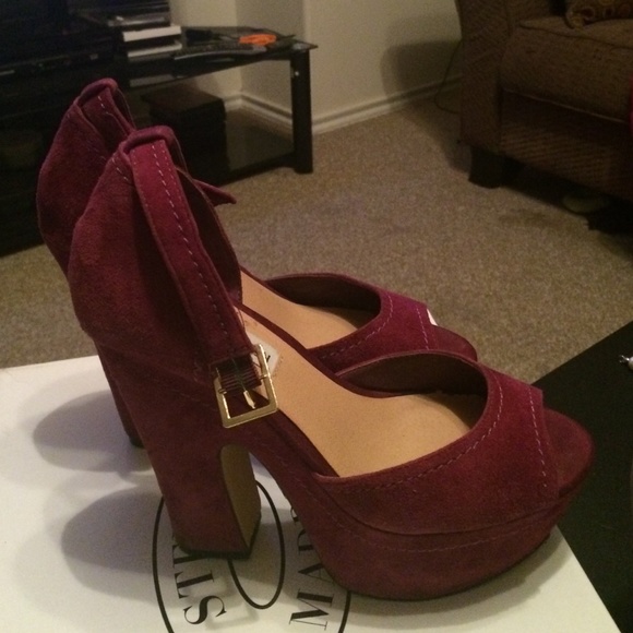 Sexy Steve Madden wedged sandals