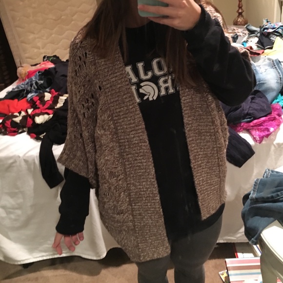SOLD ON INSTA - Picture 2 of 3